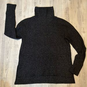 $120 Athleta Charcoal Heather Turtleneck Sweater with Thumbholes size Medium